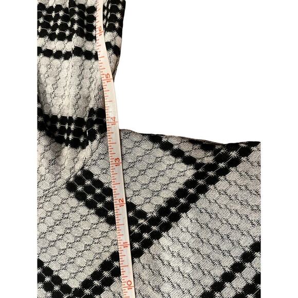 $228 BCBG MaxAzria Kenji Dress Sz Medium M Knit Striped Comfy - Picture 8 of 11